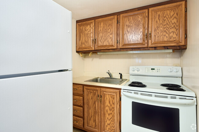 Studio - 360SF - Kitchen - 67 Willow Lake Ln