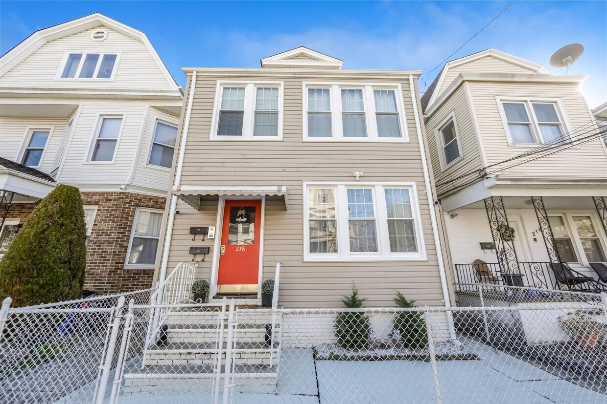 Foto principal - 218 Brighton Ave