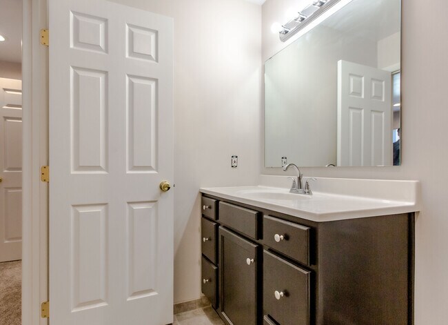 Building Photo - 6361 Beechmont Ave - Unit 3