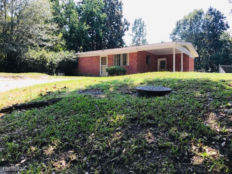 123 N 17th Ave, Laurel, MS 39440 House for Rent in Laurel, MS