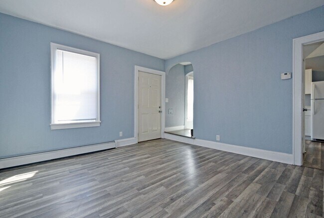 Building Photo - 3-bedroom, 1-bathroom***Available