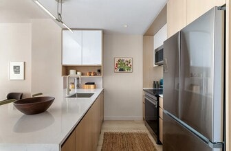 Building Photo - 633 3rd Ave
