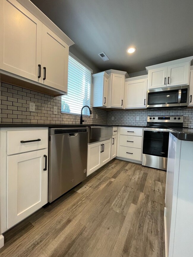 Building Photo - Brand New! Beautiful 3 Bedroom Townhome in...