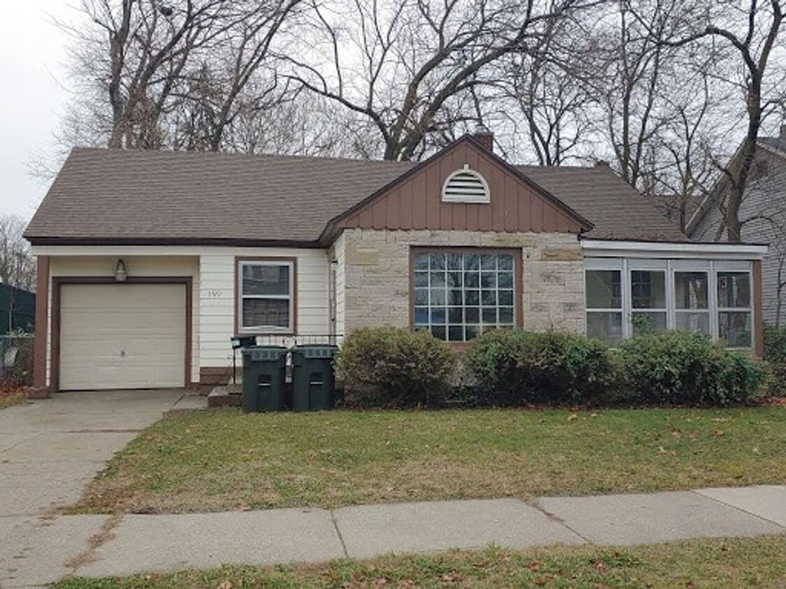 Foto principal - 2 bed/1 bath