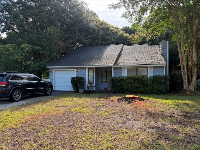 Building Photo - 1052 Oakcrest Dr