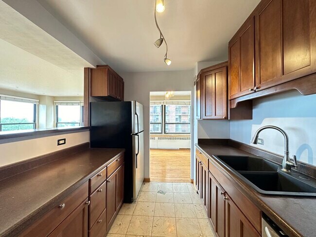 Foto del edificio - 4180 N Marine Dr