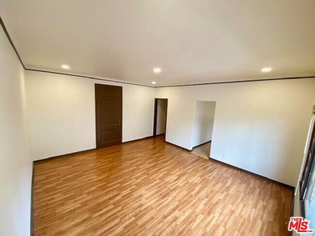 Foto del edificio - 433 S Sherbourne Dr