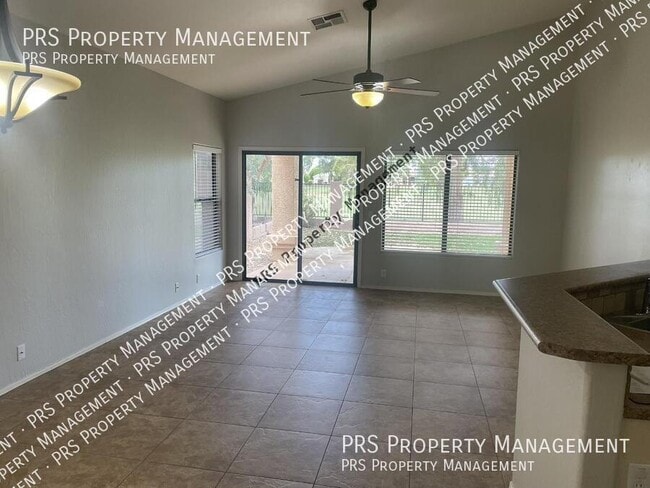 Building Photo - 2152 W Myrtle Dr