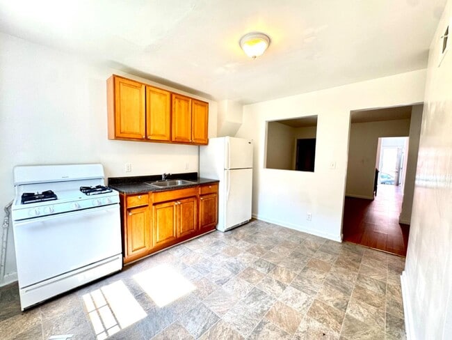 Building Photo - 2432 Etting St