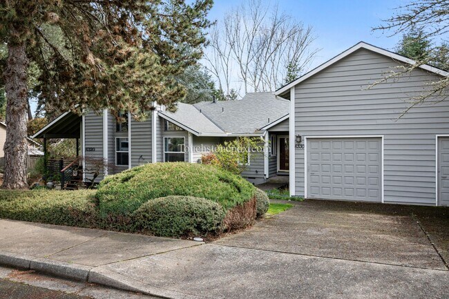 Foto del edificio - Move in by June 15 and get 2 weeks FREE! Charming Beaverton Home with Fireplace, Deck, and Attach...
