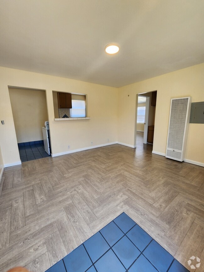 Building Photo - 1450 W 220th St