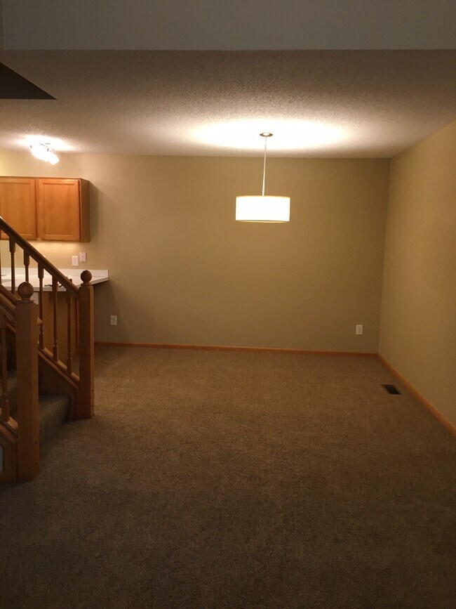 Comedor - 8958 Spring Ln