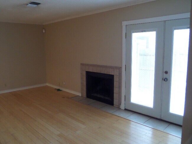 Foto del edificio - 6839 Arbor Springs Dr