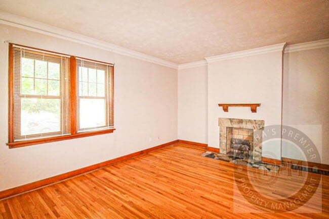 Building Photo - 2 Story 3 Bedroom 2 Bathroom home in the h...
