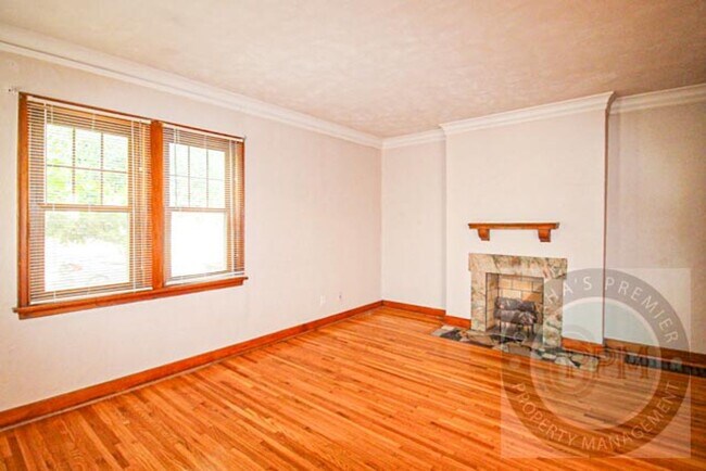 Foto del edificio - 2 Story 3 Bedroom 2 Bathroom home in the h...