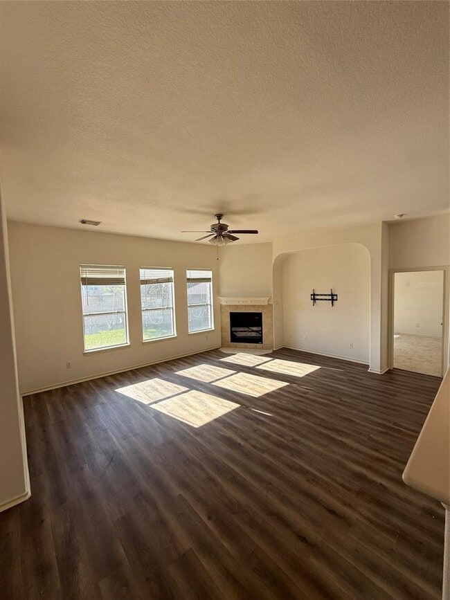 Foto del edificio - 1200 Willowbrook Dr