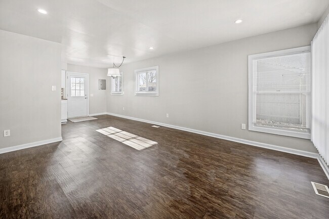 Foto del edificio - 28035 Fairfax St