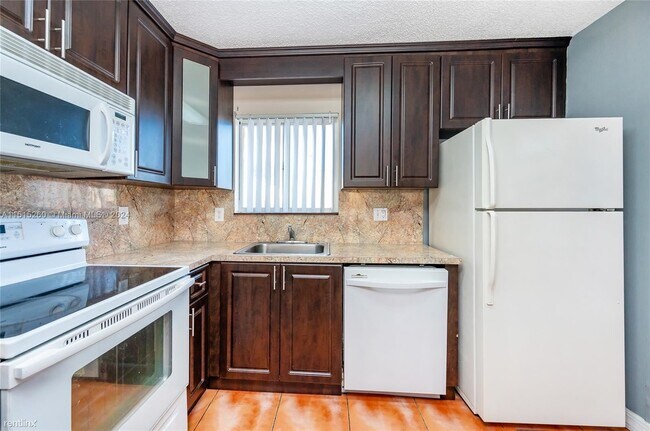 Building Photo - 3 br, 2.5 bath House - 6235 Kendale Lakes ...