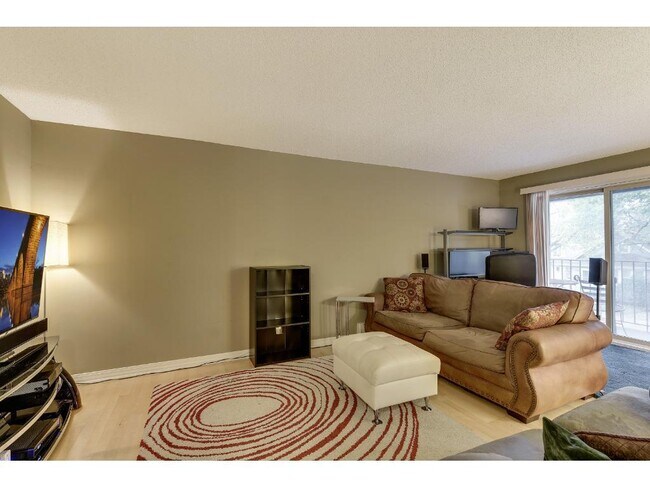 Foto del edificio - 3540 Hennepin Ave S