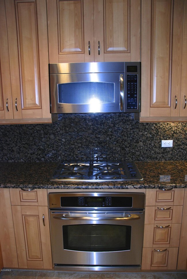 Building Photo - 7137 E Rancho Vista Dr