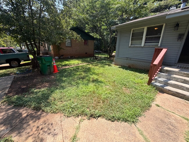 Building Photo - Room in Single Family Home on Longleaf Dr