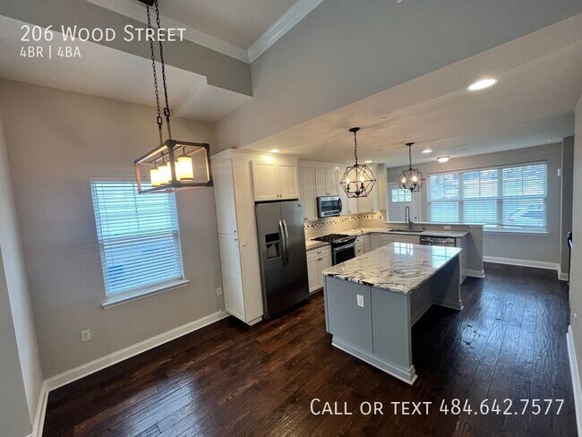 Foto del edificio - Luxurious 4 Bed, 3.5 Bath Hidden Creek Tow...