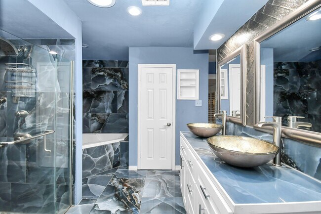 Building Photo - 2510 Hilton Head Dr
