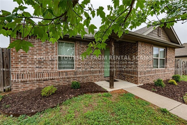 Building Photo - 3702 S W Capstone Ave