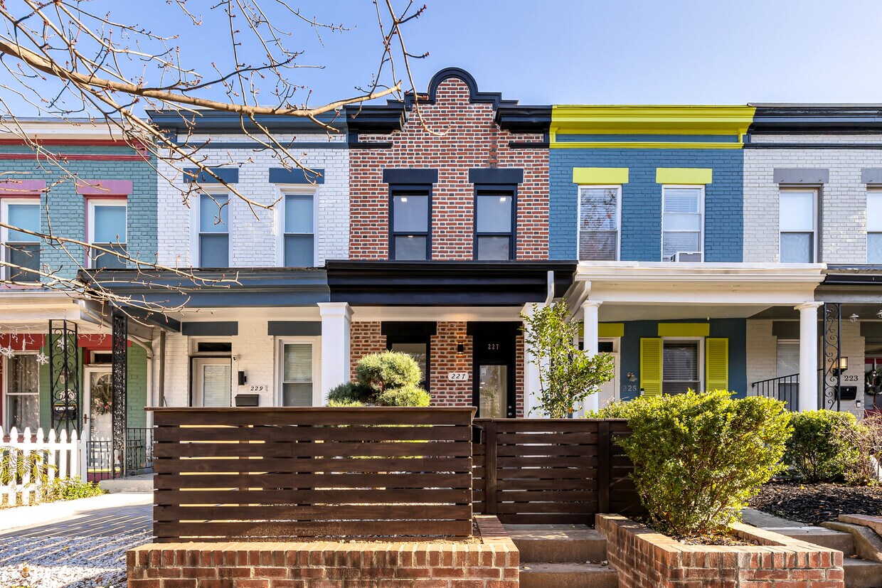Welcome to 227 - 227 14th Pl NE