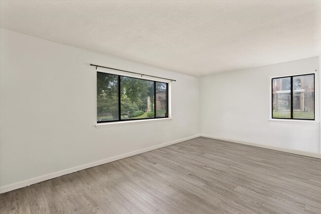 Building Photo - 1550 Fall River Ave