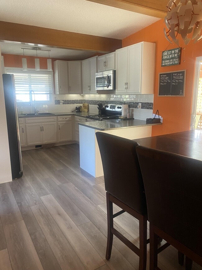 Building Photo - 3775 Hammond Ave