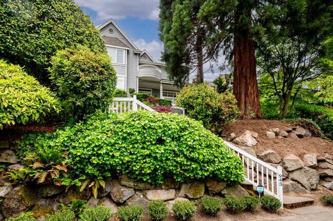 Foto del edificio - Stunning 4 Bedroom/2.5 Bath Home in Sought...