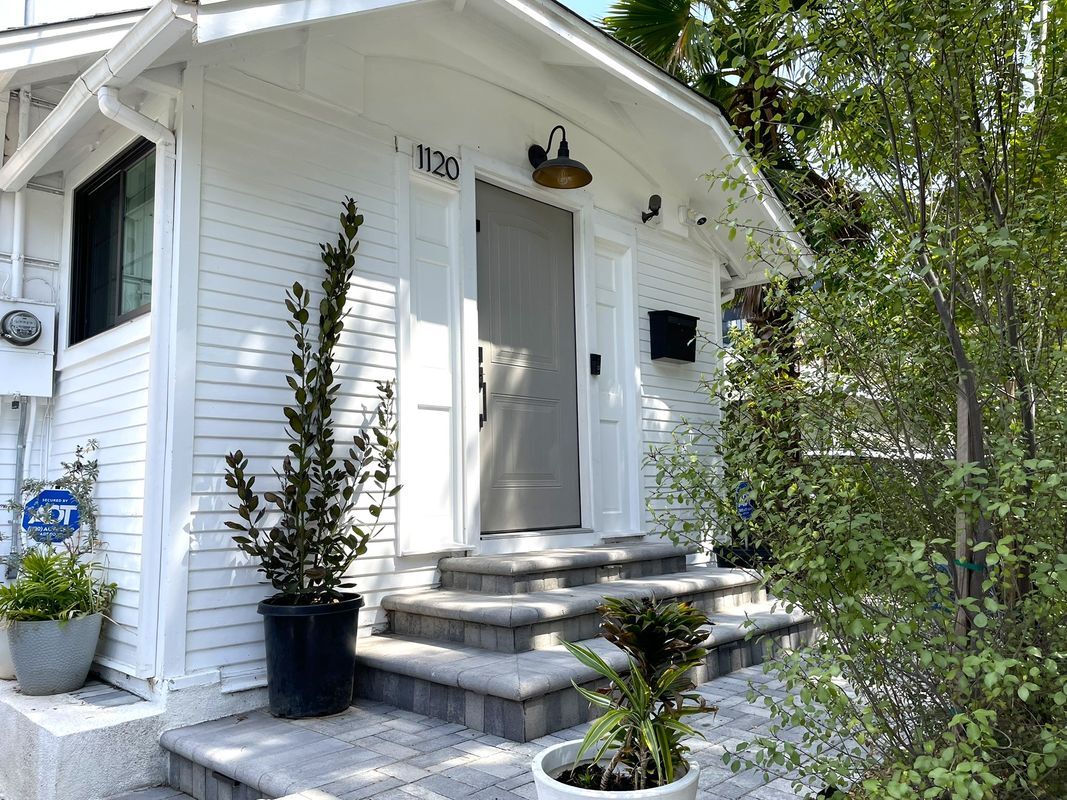 Foto principal - 1120 S Barrington Ave