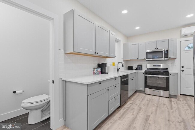 Building Photo - 5761 Osage Ave