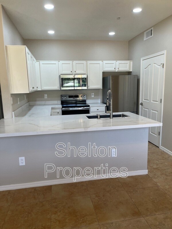 Foto del edificio - 6920 E 4th St