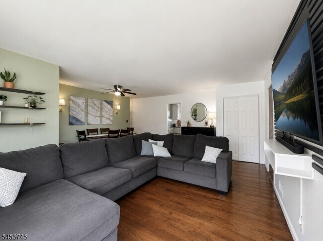Foto del edificio - 644 Montgomery Rd