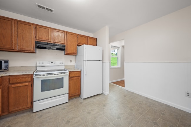 Building Photo - 146 Macarthur Dr