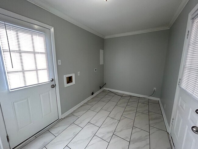 Building Photo - Updated 3/2 in South Bossier