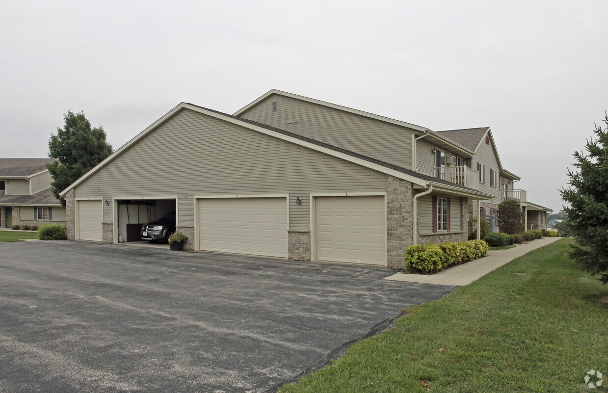 68 Mountin Dr, Mayville, WI 53050 Apartments in Mayville, WI