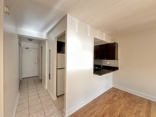 Foto del edificio - 6830 N Sheridan Rd
