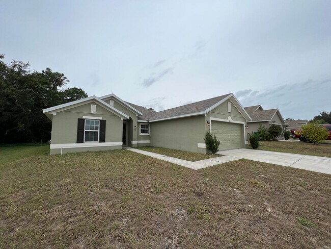 Foto del edificio - Amazing, 4 Bedroom, 2 Bathroom Home in Fru...