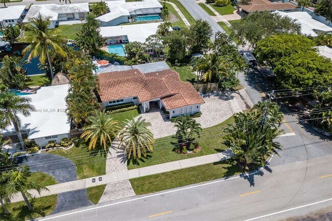 Foto del edificio - 6230 NE 19th Ave