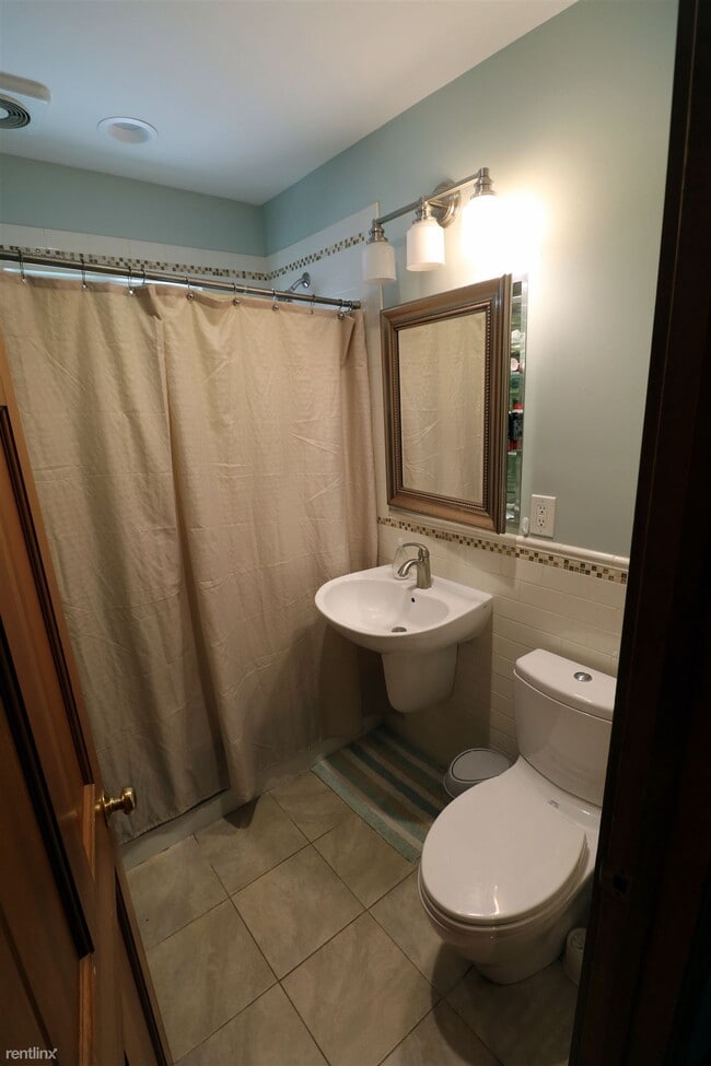 Building Photo - 3 br, 2 bath  - 45 Thurston St # 2