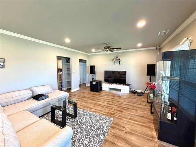 Foto del edificio - 402 Coyote Creek Dr