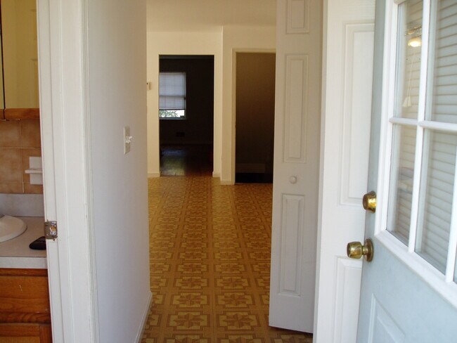 back entrance - 105 Hilton Ave