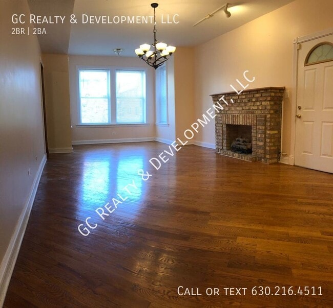 Building Photo - ***LOGAN SQUARE / 2 BDRM / 2 BTH / CENTRAL...