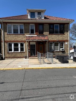 Building Photo - 621 Columbia Ave