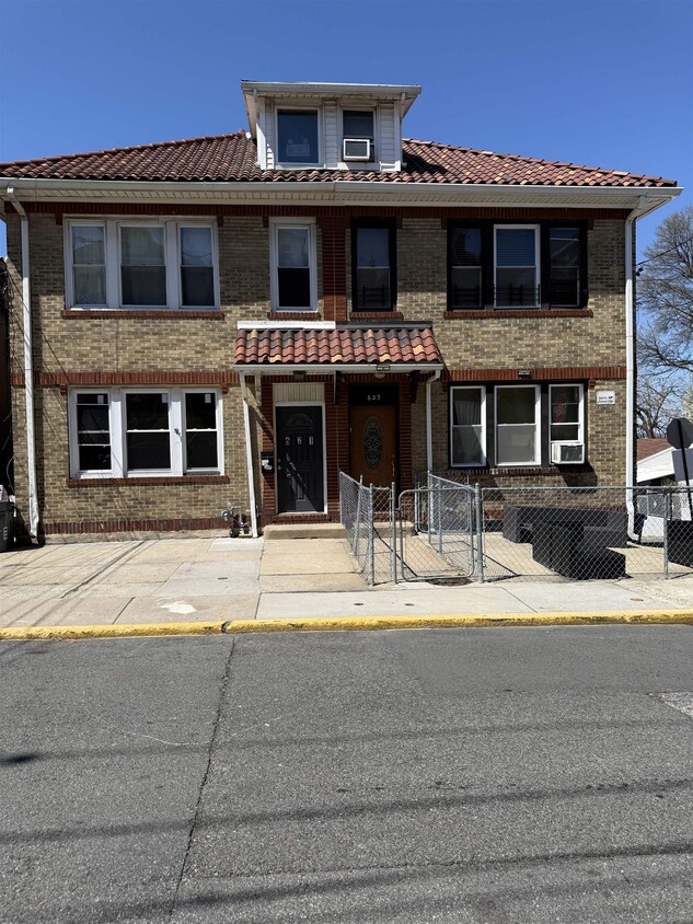 Foto principal - 621 Columbia Ave
