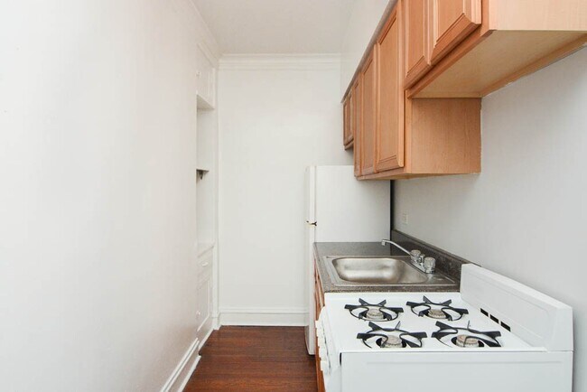 Building Photo - 4638 N Paulina St