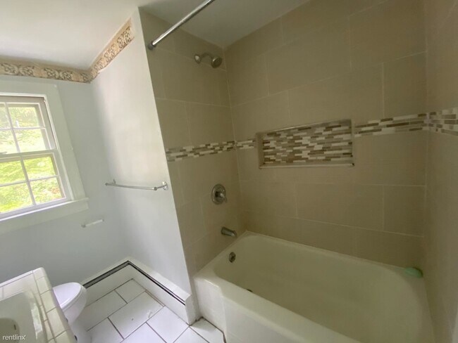 Building Photo - 6 br, 2 bath House - 144 W Woods Rd